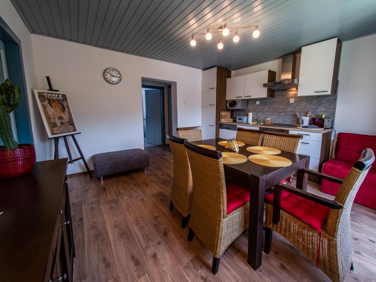 Erzhaus Apartments 아이제네즈 외부 사진